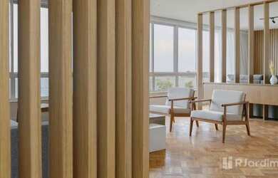 Imagem: O apartamento possui 3 Dormitórios, 2 Banheiros, 200m² de