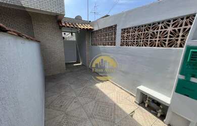 Imagem: A casa possui 3 Dormitórios, 2 Banheiros, 1 Vaga na garagem