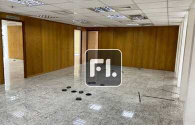 Imagem: O depósito para alugar possui 5 Vagas na garagem e 1686m²