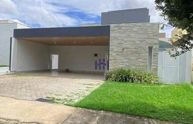 Imagem: A casa em condomínio possui 4 Dormitórios, 5 Banheiros, 4