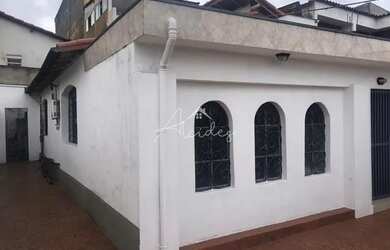 Imagem: A casa possui 3 Dormitórios, 2 Banheiros, 4 Vagas na garagem