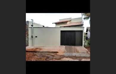 Imagem: A casa possui 2 Dormitórios, 1 Banheiro, 2 Vagas na garagem