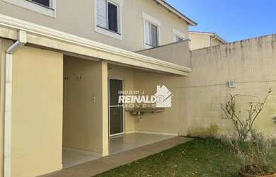 Imagem: A casa possui 3 Dormitórios, 2 Banheiros, 5 Vagas na garagem