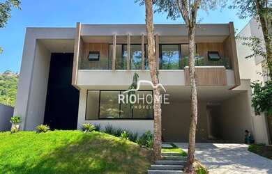 Imagem: A casa em condomínio possui 5 Dormitórios, 5 Banheiros, 5