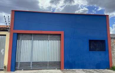 Imagem: A casa possui 2 Dormitórios, 2 Banheiros e 1 Vaga na garagem