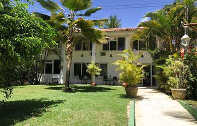 Imagem: A casa possui 5 Dormitórios, 5 Banheiros, 5 Vagas na garagem