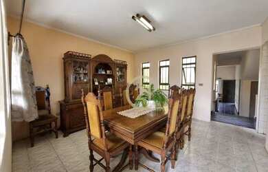 Imagem: A casa possui 3 Dormitórios, 5 Banheiros, 5 Vagas na garagem