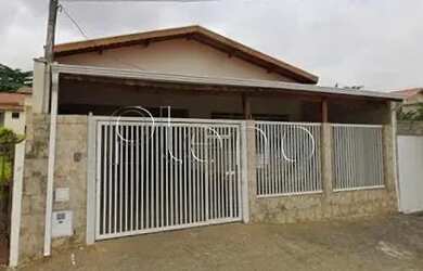 Imagem: A casa possui 3 Dormitórios, 3 Banheiros, 2 Vagas na garagem