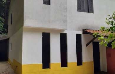 Imagem: A casa possui 2 Dormitórios, 1 Banheiro, 5 Vagas na garagem