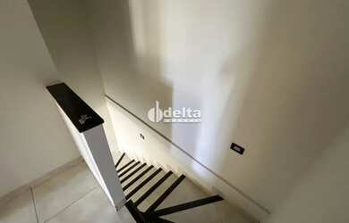 Imagem 3: Sobrado disponível para venda no bairro Novo Mundo em Uberlândia-MG