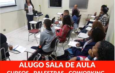 Imagem: A casa possui 2 Dormitórios, 4 Vagas na garagem e 10m² de