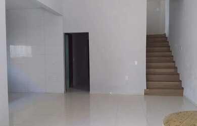 Imagem: A casa possui 3 Dormitórios, 3 Banheiros, 2 Vagas na garagem