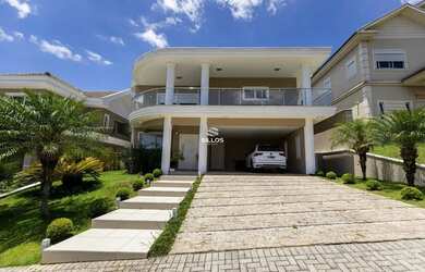 Imagem: A casa em condomínio possui 4 Dormitórios, 5 Banheiros, 4