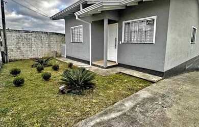 Imagem: A casa possui 2 Dormitórios, 1 Banheiro, 2 Vagas na garagem