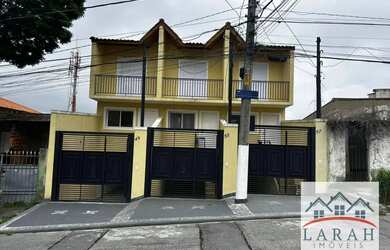 Imagem: A casa possui 3 Dormitórios, 2 Banheiros, 5 Vagas na garagem