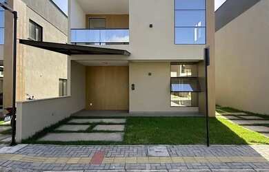 Imagem: A casa em condomínio possui 4 Dormitórios, 4 Banheiros, 2