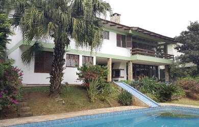 Imagem: A casa em condomínio possui 5 Dormitórios, 3 Banheiros, 5