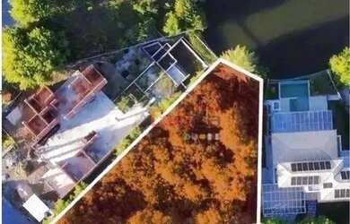 Imagem: O terreno possui 978m² de Área e está localizado em Armação