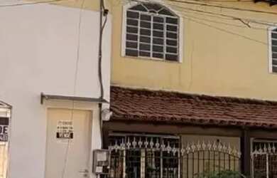 Imagem: A casa possui 3 Dormitórios, 4 Banheiros, 1 Vaga na garagem