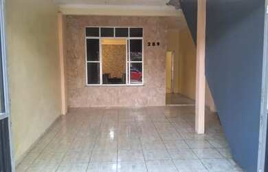 Imagem: A casa possui 3 Dormitórios, 2 Banheiros, 1 Vaga na garagem