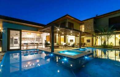 Imagem: A casa em condomínio possui 5 Dormitórios, 5 Banheiros, 4