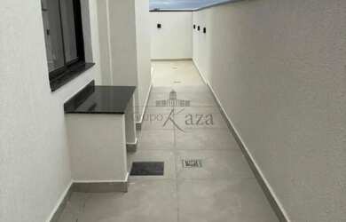 Imagem: A casa possui 3 Dormitórios, 4 Banheiros, 2 Vagas na garagem