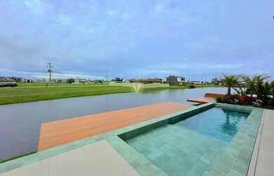 Imagem: A casa em condomínio possui 5 Dormitórios, 5 Banheiros, 2