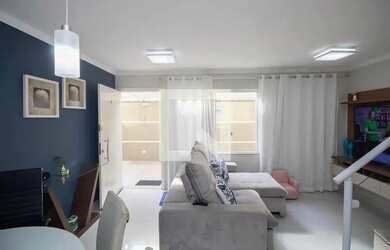 Imagem: A casa possui 2 Dormitórios, 3 Banheiros, 2 Vagas na garagem