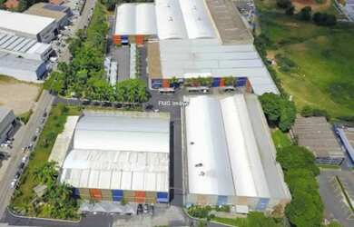 Imagem: O depósito possui 5 Vagas na garagem, 1.200m² de Área e