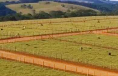 Imagem: O terreno possui 600m² de Área e Piscina e está localizado