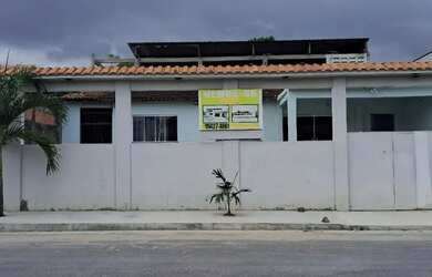 Imagem: A casa possui 3 Dormitórios, 2 Banheiros, 4 Vagas na garagem