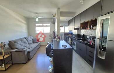 Imagem: O apartamento possui 2 Dormitórios, 1 Banheiro, 1 Vaga na garagem