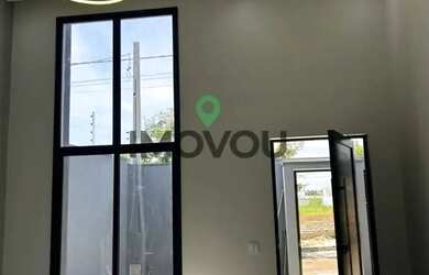 Imagem: A casa possui 3 Dormitórios, 2 Banheiros, 4 Vagas na garagem