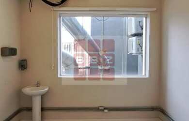 Imagem: O depósito possui 15m² de Área e está localizado em Santo