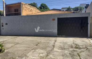 Imagem: A casa possui 3 Dormitórios, 3 Banheiros, 3 Vagas na garagem