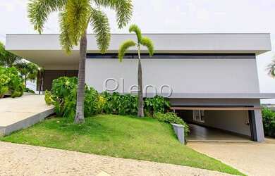 Imagem: A casa em condomínio possui 5 Dormitórios, 5 Banheiros, 5