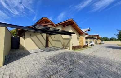 Imagem: A casa em condomínio possui 3 Dormitórios, 3 Banheiros, 2