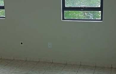 Imagem: O apartamento possui 3 Dormitórios, 1 Banheiro, 1 Vaga na garagem