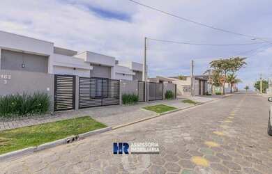 Imagem: A casa possui 2 Dormitórios, 2 Banheiros, 1 Vaga na garagem