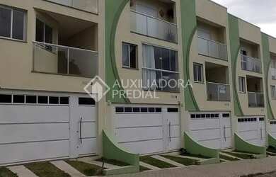 Imagem: A casa possui 3 Dormitórios, 1 Banheiro, 1 Vaga na garagem