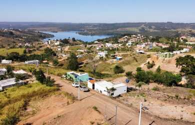 Imagem: A casa em condomínio possui 2 Dormitórios, 2 Banheiros, 1.250m²
