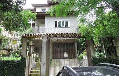 Imagem: A casa possui 4 Dormitórios, 2 Banheiros, 2 Vagas na garagem