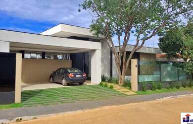 Imagem: A casa em condomínio possui 3 Dormitórios, 4 Banheiros, 3