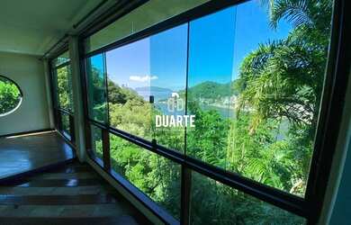 Imagem: A casa possui 2 Dormitórios, 5 Banheiros, 2 Vagas na garagem