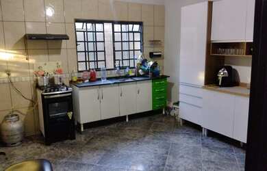 Imagem 4: Casa para venda. 4 Vagas na garageme3 Dormitórios