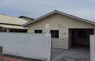 Imagem: A casa possui 4 Dormitórios, 3 Banheiros, 3 Vagas na garagem