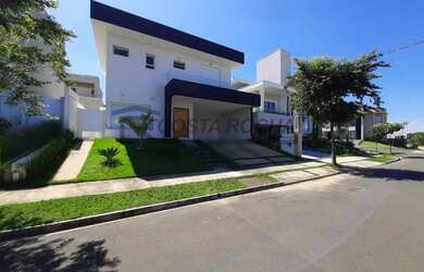 Imagem: A casa em condomínio possui 3 Dormitórios, 3 Banheiros, 4