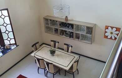 Imagem: A casa possui 5 Dormitórios, 3 Banheiros, 5 Vagas na garagem