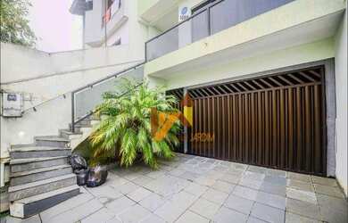 Imagem: A casa possui 3 Dormitórios, 4 Banheiros, 5 Vagas na garagem