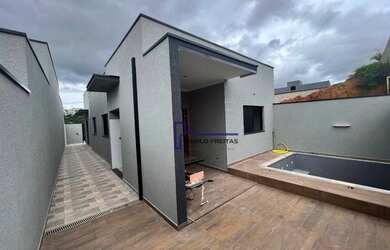 Imagem: A casa em condomínio possui 3 Dormitórios, 3 Banheiros, 2